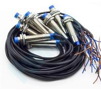 5 capteurs de proximité inductifs neufs, avec une distance de détection de 4 mm, type PNP, tension d'alimentation DC 6-36 V, contact normalement fermé