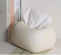 Accessoires en céramique pour un intérieur et un bureau raffinés.