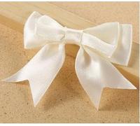 AiQInu 50 Pièces Noeud Cadeau 7x6cm, Nœuds en Satin Beige avec du Fil de Fer Transparent, Petits Nœuds Décoratifs pour Noël Mariage Fête DIY
