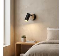 Alpinaluz Applique Murale en Métal Noir et Bois Naturel avec Interrupteur Intégré, Spot GU10 Orientable à 350°, Base Ø10 cm, Style Nordique Minimaliste, Chambre et Couloir