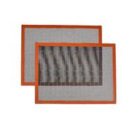 Amazon Basics Lot de 2 tapis de cuisson rectangulaire, perforés, en silicone, 40 x 30 cm, anti-adhésif pour pain, pâtisserie, cookies, faciles à nettoyer, réutilisables, Noir/Rouge/Blanc