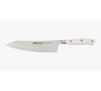Couteau Santoku Arcos Rocking de la série Riviera Blanc, lame NITRUM® de 18 cm en acier inoxydable et manche en polyoxyméthylène (POM).