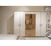 Armoire en bois blanc, style moderne et élégant