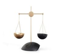 AsrMyjcx Sculpture Décorative Balance Scale Ornement Statue Figurine Mélange Métal et Résine Texture Raffinée et Socle Lesté Adaptée au Bureau à Domicile, Balance De Style A