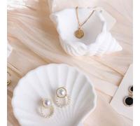 Assiette en forme de conque de coquillage blanc, petite et raffinée, pouvant être utilisée comme accessoire photo, rangement de bijoux ou décoration. Convient pour les décorations d'anniversaire, les 