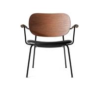 Audo Copenhagen Chaise lounge Co cuir dakar 0842 black. dossier et accoudoirs en chêne lasuré foncé. structure noire