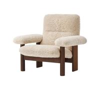 Audo Copenhagen Fauteuil Brasilia Dark oak-Nature sheepskin curly