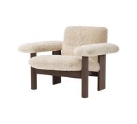 Audo Copenhagen Fauteuil Brasilia low back Dark oak-Nature sheepskin curly