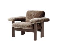Audo Copenhagen Fauteuil Brasilia low back Dark oak-Sahara sheepskin curly