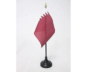 AZ FLAG - Mini Drapeau Qatar De Table - 15x10 cm - Drapeau Qatarien De Bureau 100% Polyester Avec Hampe Pointe Dorée 25cm