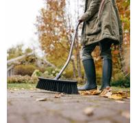 BALAI DE JARDIN ERGONOMIC MANCHE COURBE FISKARS - 1077114