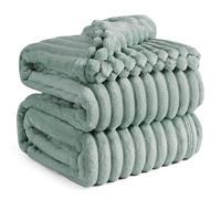 Bedsure Plaid canape Plaid Vert - Couverture Polaire, 230×270 cm, Vert Jade | Cadeau Femme, Plaid Doux et Chaud en Velours Côtelé pour Canapé, Chambre et Salon, Lavable en Machine
