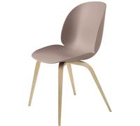 GUBI Chaise Beetle Rose bonbon. support en chêne laqué mat