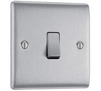 BG Electrical NBS12 Interrupteur mural simple, 2 voies, profil surélevé et fin, bords arrondis, Nexus métal, acier brossé, 20 A, 16 AX, NBS12