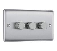 BG Electrical NBS83 Variateur d'intensité mural intelligent triple 2 voies Profil surélevé Bords arrondis Nexus Métal Acier brossé 200 W