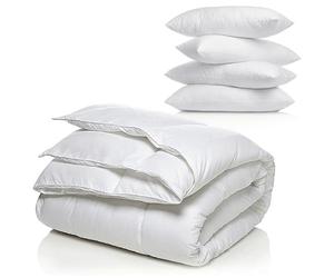 Blue Moon Pack Couette Été 220x240 + 4 Oreillers | Microfibre Légère | Ouate Respirante 200 g/m² | Toucher Peau de Pêche | Lavable en Machine | Hypoallergénique | Fabriqué en Belgique