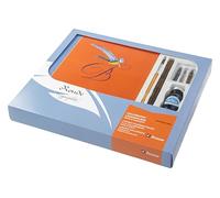 Brause 98206B - Un coffret de calligraphie junior contenant 3 plumes, un porte-plume, un pinceau, une planche d'étiquettes, un flacon d'encre bleue Jacques Herbin et un cahier d'initiation (français)