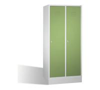 C + P Möbelsysteme C+P Vestiaire Classic sur socle, 2 compartiments, H1800×I810×P500mm, façade vert réséda, corps gris clair Quantité:1