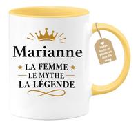 Café-Croissant - Mug Prénom Marianne La Femme Le Mythe La Légende - Jaune/C | Idéal pour honorer une femme exceptionnelle, drôle et légendaire. Marianne