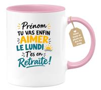 Café-Croissant - Mug Prénom Tu Vas Enfin Aimer Le Lundi Retraite - Rose/Cér | Mug humoristique sur la retraite avec citation sur le lundi