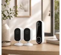 Carefree Summer Getaway : Caméra intérieure Arlo Essential 2K - Blanc, Pack de 2 caméras + Sonnette vidéo sans fil Arlo Essential HD - Blanc