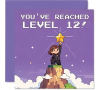 Carte d'anniversaire ludique 12 ans - Level Up Laughs - Design rétro Pixel Art Gamer avec héros Mountaintop et étoile lumineuse - Carré de 145 mm, enveloppe incluse