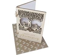 Carte de 20e anniversaire en bois avec gravure détaillée d'un couple amoureux sur un pont (20e anniversaire)