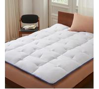 CASABEL Surmatelas Enveloppant 140 x 190 cm en Microfibre Respirante avec Liseré Bleu - Ultra Moelleux, Anti-Acariens - 2 Places