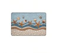 Ce tapis de salle de bain à motif de plage avec étoiles de mer et coquillages présente un design côtier avec des étoiles de mer et des coquillages. Fabriqué en faux cachemire, il est disponible en ble