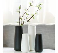 Ce vase en plastique noir mat de grande taille est parfait pour l'arrangement de fleurs et l'affichage de roseaux. C'est un vase décoratif de style campagnard classique, adapté à la décoration d'intér