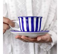 City to Cottage | Tasse et sous tasse à café, à thé | à rayures bleu marine et blanches en céramique faite et peinte à la main | 250ml