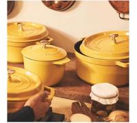STAUB Cocotte en Fonte Émaillée avec Couvercle, Tous feux dont induction, 5 à 7 personnes, Ronde, 28 cm, 6,70 L, 7 kg, Citron
