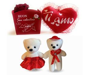 Coffret de Saint-Valentin comprenant un coussin en forme de cœur "Ti Amo" de 20 cm, 2 ours en polystyrène, une rose en velours et un panier en feutre de 15 cm, le tout présenté dans un sac cadeau