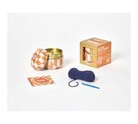 First Coffret Tea Box Surprise – Kit Crochet Granny Square – boîte à thé, 2 pelotes, 1 crochet