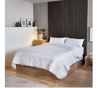 Couette en microfibre anti-allergie 4 saisons de Pikolin Home : 240 x 220 cm