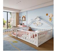 COVREO Lit cabane enfant 140 x 190 cm en pin et MDF, blanc, avec barrières et porte verrouillable