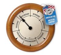 DayClocks Horloge du Jour Classique - Horloge Jour de la Semaine - Horloge Jour par Jour avec marqueurs midi et Minuit - Cadeau Unique et Amusant pour la Retraite - Horloge Murale en pin de 24,1 cm