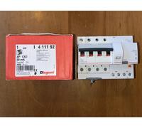 Legrand 411192 Disjoncteur différentiel monobloc DX³6000 10kA arrivée haute et départ bas à vis, 4P, 400V, 63A typeAC, 30mA