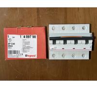 DISJONCTEUR TETRAPOLAIRE 409798 LEGRAND 40A COURBE C 4POLE 40AMPERE 25KA 6MODULE