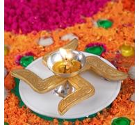 Diya Swastik en laiton plaqué argent et or de 10,2 cm dans une boîte à bijoux, cadeau de mariage indien, diya décoratif, cadeau de retour | Lampe à huile traditionnelle indienne | Décoration