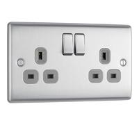 Double prise à interrupteur en acier brossé 13 A - Insert blanc - Par Masterplug NBS22W, NBS22G-01