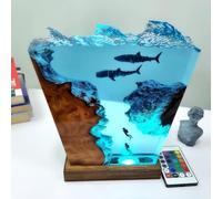 Drawelry 3D Océan Veilleuse Résine Epoxy Déco Ornements avec Bois Base Table Lampe Monde Sous-marin Plongeur Baleine Requin LED Lumières Décoration Fête des Pères Anniversaire Cadeaux (A9, S)