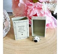East of India Boîte d'allumettes en porcelaine avec coccinelle Love Bug Hug, message d'amour sentimental dans une boîte cadeau, 4,5 x 3 cm