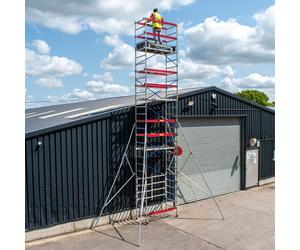 Échafaudage en aluminium Trade Master Pro® | Très résistant | Réglable en hauteur | Base pliable | Capacité de charge de 230 kg | Montage facile | EN1004 | Hauteur de travail de 4 m et 4 stabilisateur