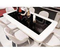 Elégant ensemble table et chaises en bois beige pour salle à manger moderne