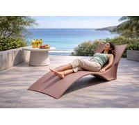 Élégante chaise longue de jardin marron, ergonomique et idéale pour se détendre.