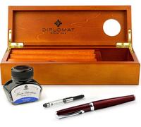 Ensemble stylo plume Diplomat Excellence A2 Magma Red avec une cartouche d'encre pour stylo plume bleu roi, présenté dans un coffret en bois précieux de grande qualité, avec des éléments en acier inox