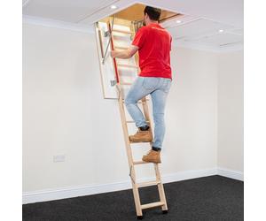 Escalier de grenier en bois BPS® Deluxe | Double rampe de sécurité | Escalier de grenier rabattable | EN14975 | Capacité de charge : 150 kg | Assistance par ressort | Cadre : 1300 x 545 mm