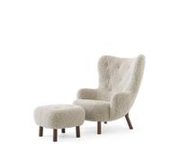 Fauteuil Petra VB3 &Tradition , en Peau de Mouton Moonlight/ Noyer Huilé, avec Pouf ATD1 Inclus