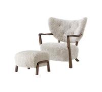 Fauteuil &Tradition Wulff ATD2 en Peau de Mouton Moonlight/ Noyer, Pouf ATD3 Inclus